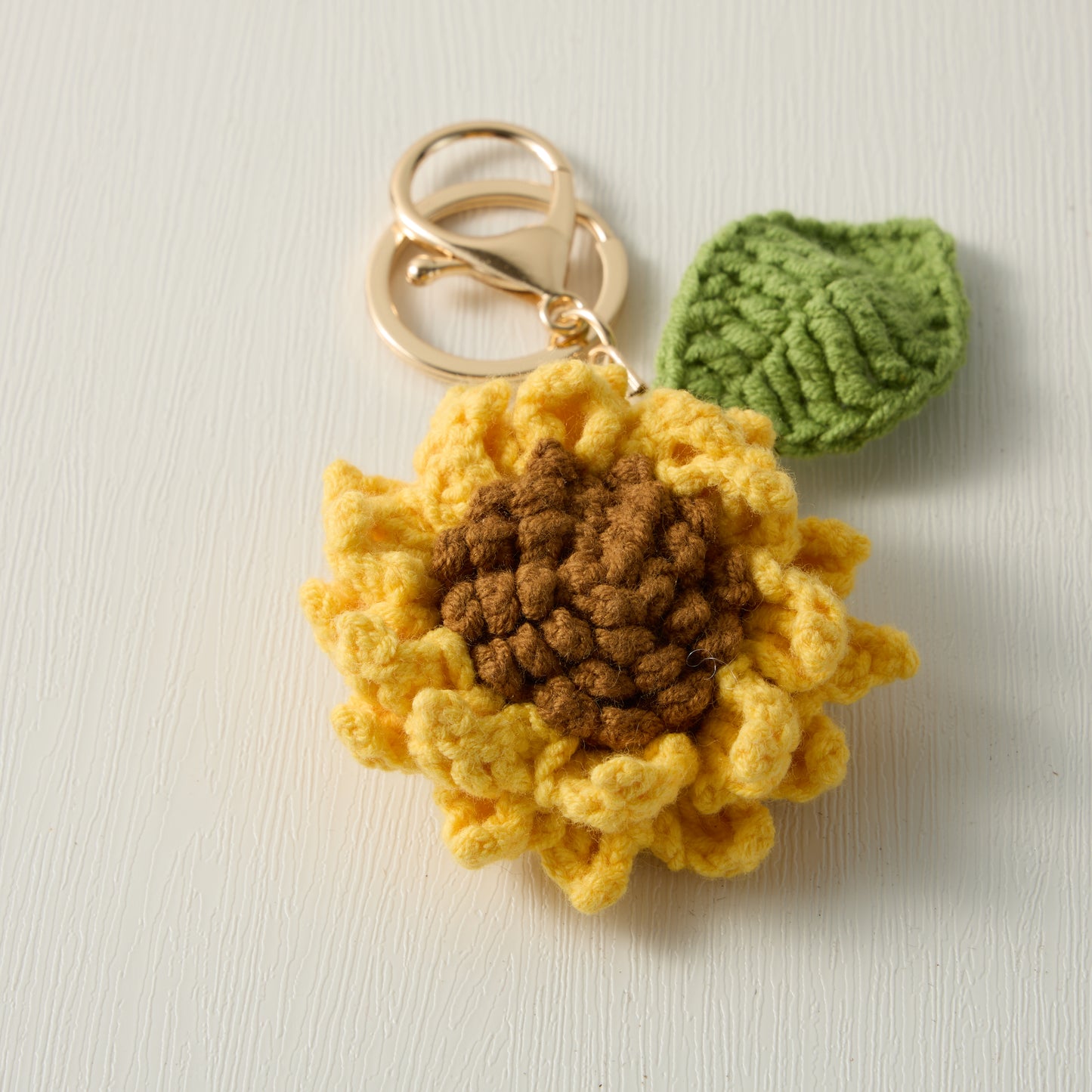 Sunshine Bloom: Hand-Knitted Sunflower Keychain for a Bright Touch