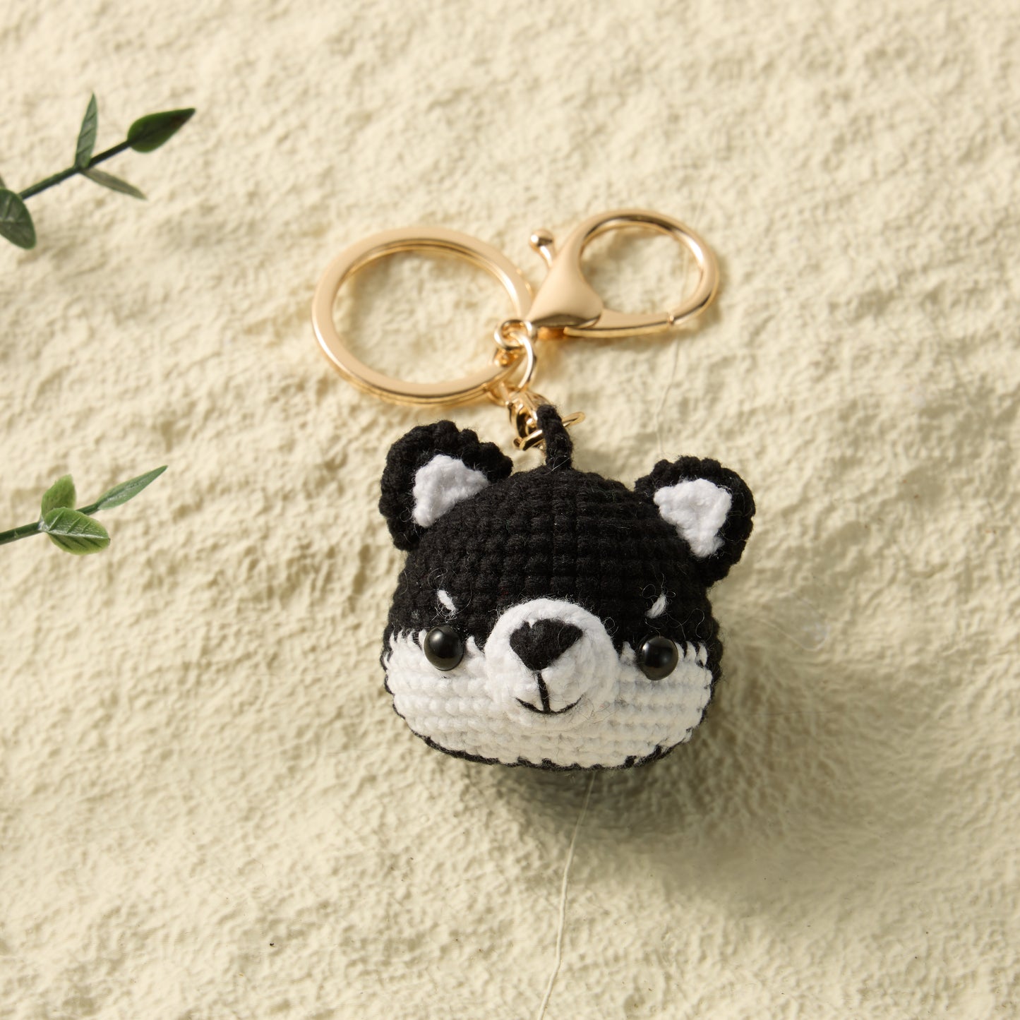 Analyzing image Hand-Knitted-Husky-Dog-Keychain