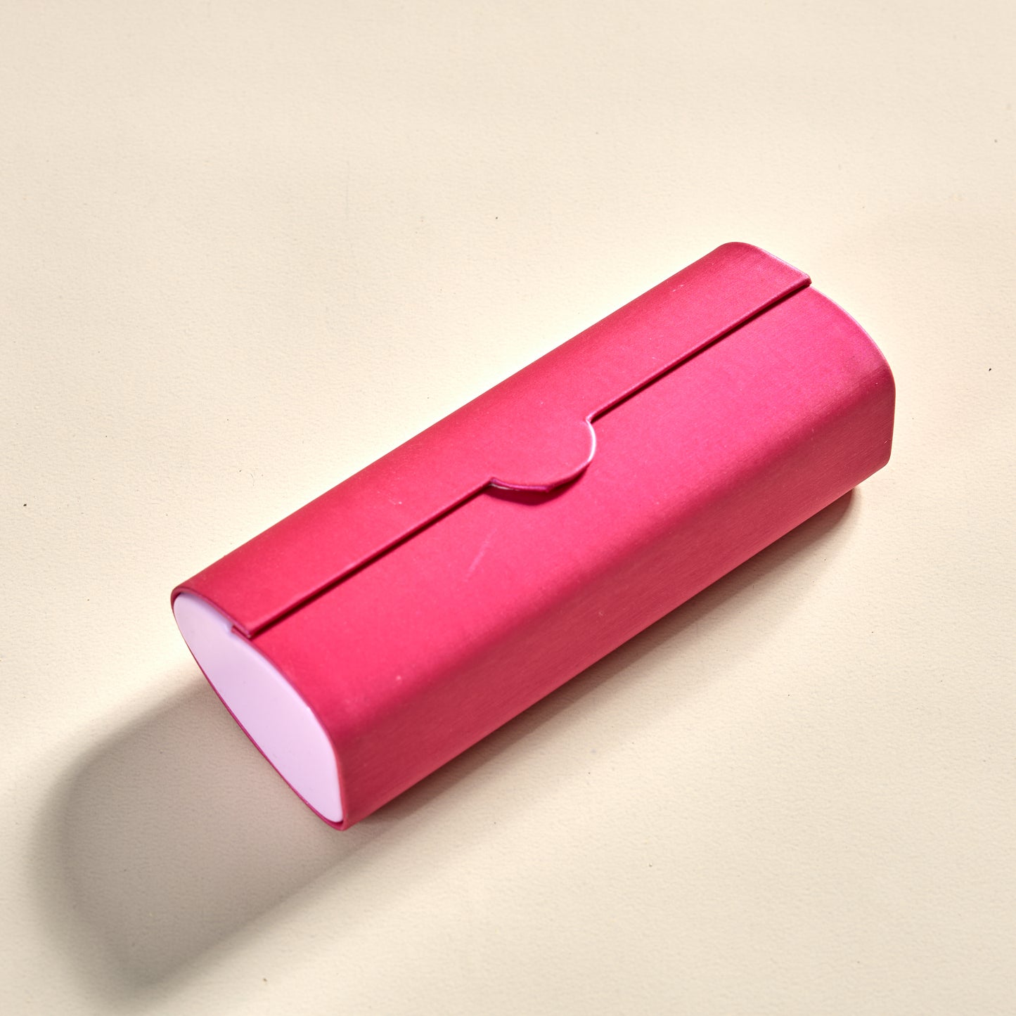 Vintage-Inspired Magnetic Glasses Case: Retro Cylindrical Design for Stylish Eyewear Protection (Pink)
