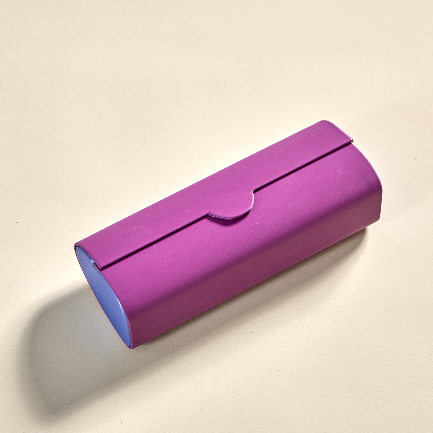 Vintage-Inspired Magnetic Glasses Case: Retro Cylindrical Design for Stylish Eyewear Protection (Fuchsia)