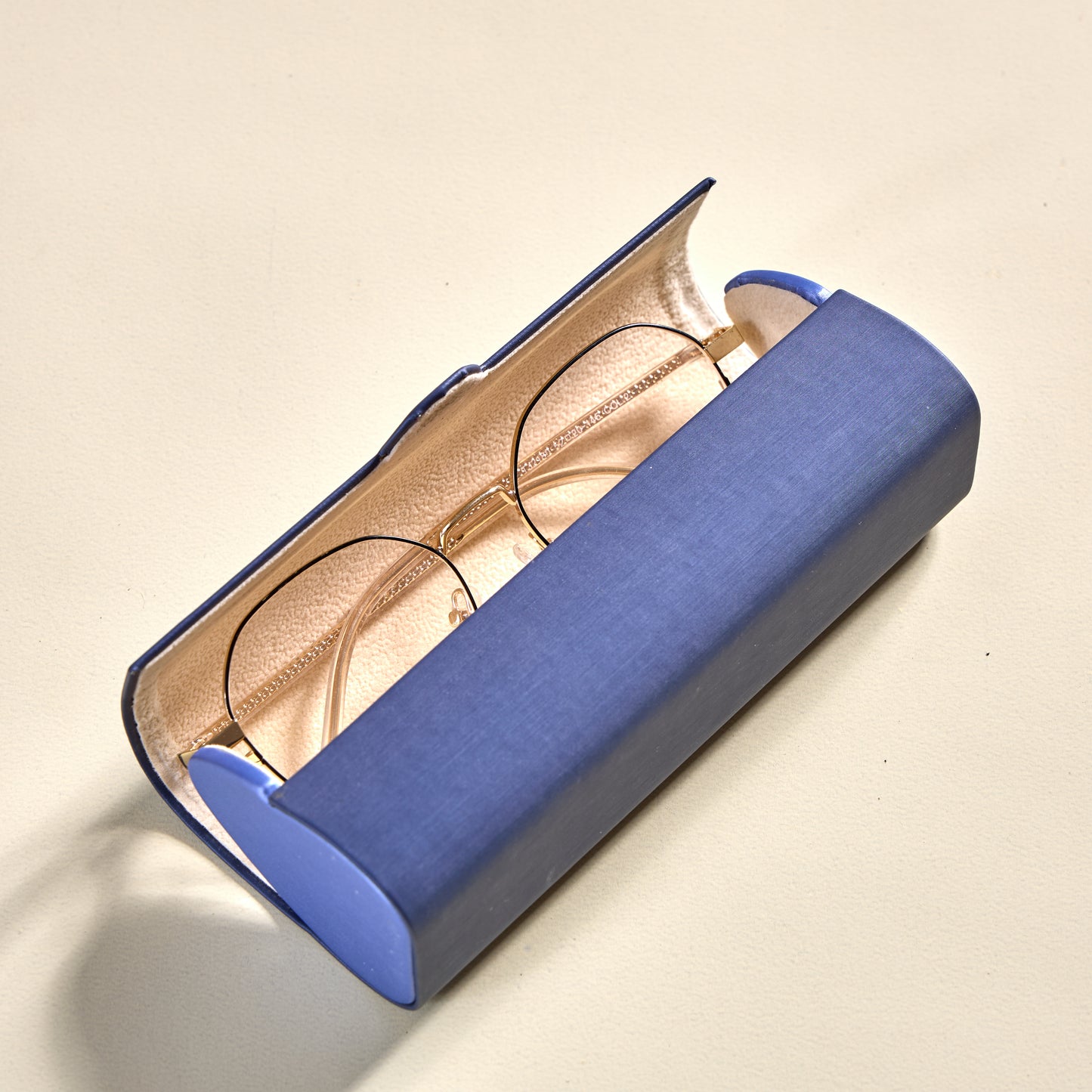 Vintage-Inspired Magnetic Glasses Case: Retro Cylindrical Design for Stylish Eyewear Protection (Stone Blue)