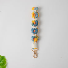 Load image into Gallery viewer, Handwoven Daisy Flower Style Keychain &amp; Keyring
