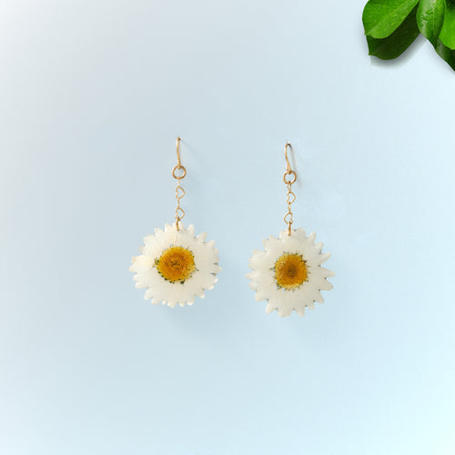 daisy-flower-Resin-Earrings-Handcrafted-Jewelry